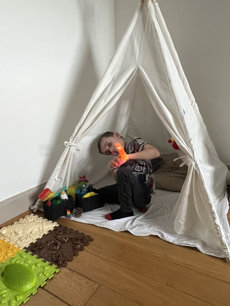 balson_rachel's tweet photo. The Calm Corner is a big hit in our house! Thanks for the tips @olvschool #livingwithautism🧩 #sensorytoys #brothersbonding #chilloutzone https://t.co/t2Itz7yn9b