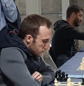 escacsgerunda's tweet photo. Àlex Pinsach i Leo Valle lideren el Campionat Territorial d'#Escacs. Cadascun d'ells suma tres punts. Diumenge vinent enfrontament directe a #Serinya. Partida determinant pel títol gironí.

#EscacsGerunda @escacsfigueres @escacs_cat @CarlesDeMontgri @levallem https://t.co/nx8L6q7xGp