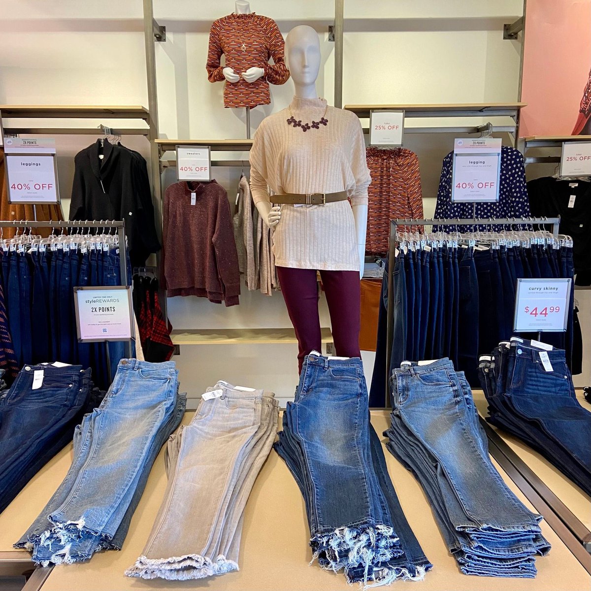 TangerTilton's tweet photo. ICYMI: TangerClub offers just dropped 🔥 Join https://t.co/WE6DtzXRJA to access exclusive savings!

🍂 #LOFTOutlet - 15% OFF a purchase of $75
🍁 Upload $100+ in receipts to unlock $10 OFF at #OldNavy

#shopping #deals #tangeroutlets #fallfashion #ootd #newhampshire #visitnh https://t.co/n5jAkNgImZ