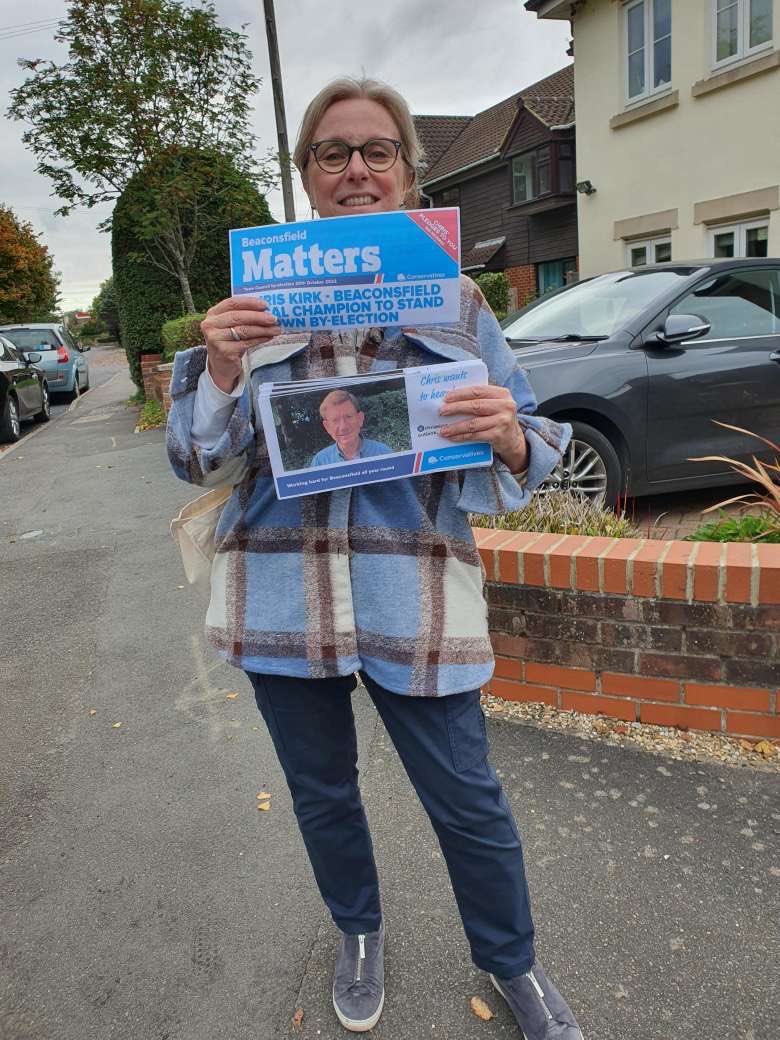 MsLShaw's tweet photo. @BeaconsfieldCCA busy weekend delivering leaflets for our wonderful West Ward candidate Chris Kirk. https://t.co/PzIsSel4Xq