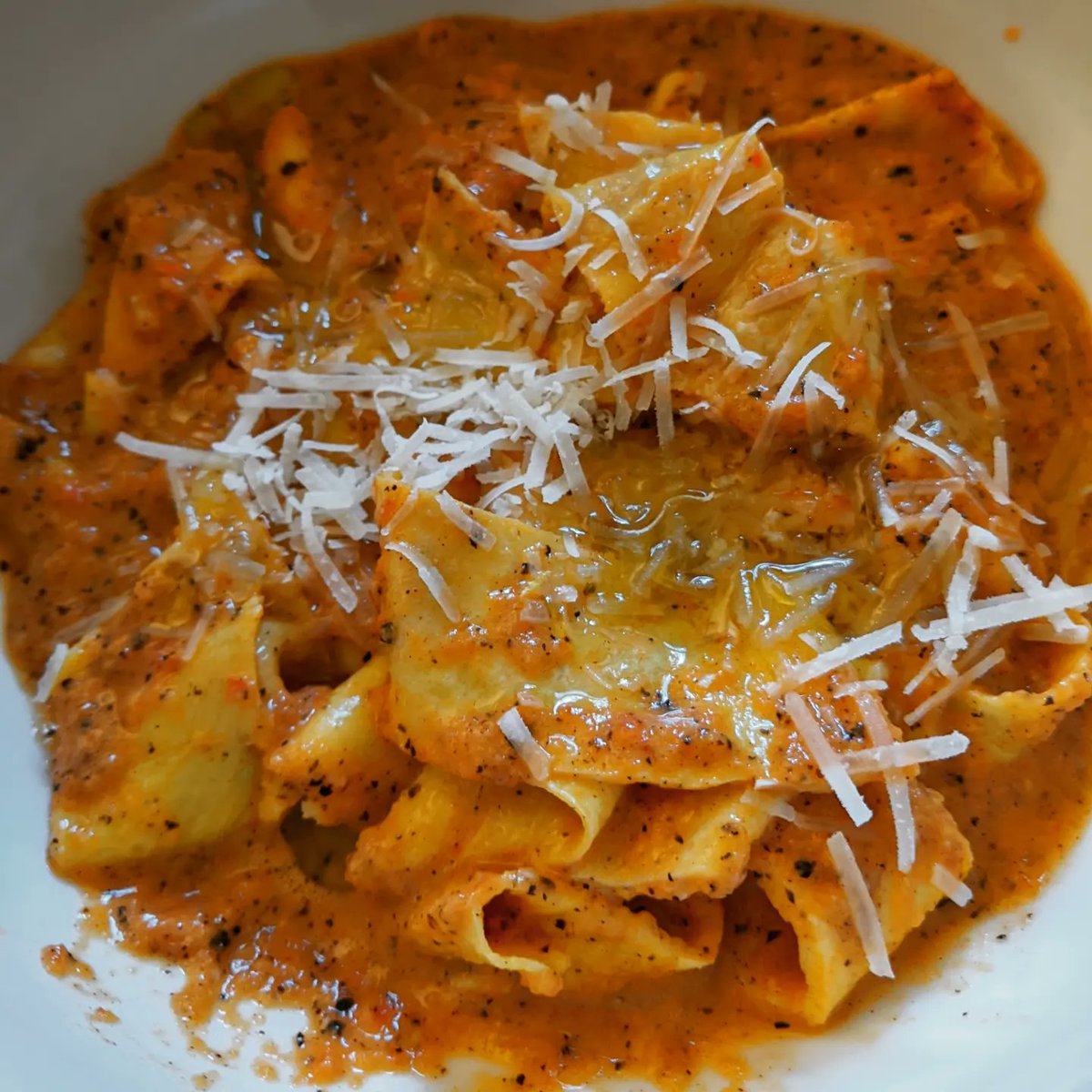 sooritan's tweet photo. Charred Red Pepper sauce with Omelet Noodles for lunch yesterday. A delicious discovery from the amazing cookbook, Mezcla, by Ixta Belfrage.

A rich, smoky, creamy sauce with crepe-thin strips of omelet (i.e., noodles) gently mixed in, but you could just add regular pasta too. https://t.co/DBZn5x3tyz
