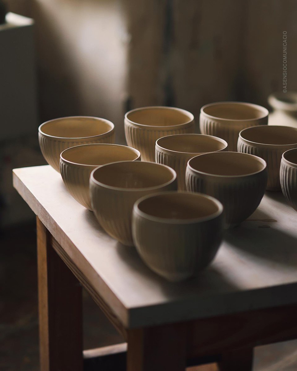 anagamafired's tweet photo. Stills taken by director ©ASENSIOCOMUNICACIO for the Mudthing documentary film ‘Wood Firing with Nancy Fuller’. To view episodes 1 & 2 visit https://t.co/X7ZxxBm2oO #craftdocumentary #craftfilm #pottery #mudthing #nancyfullerpottery #perthshirehour https://t.co/kq22cux6NI