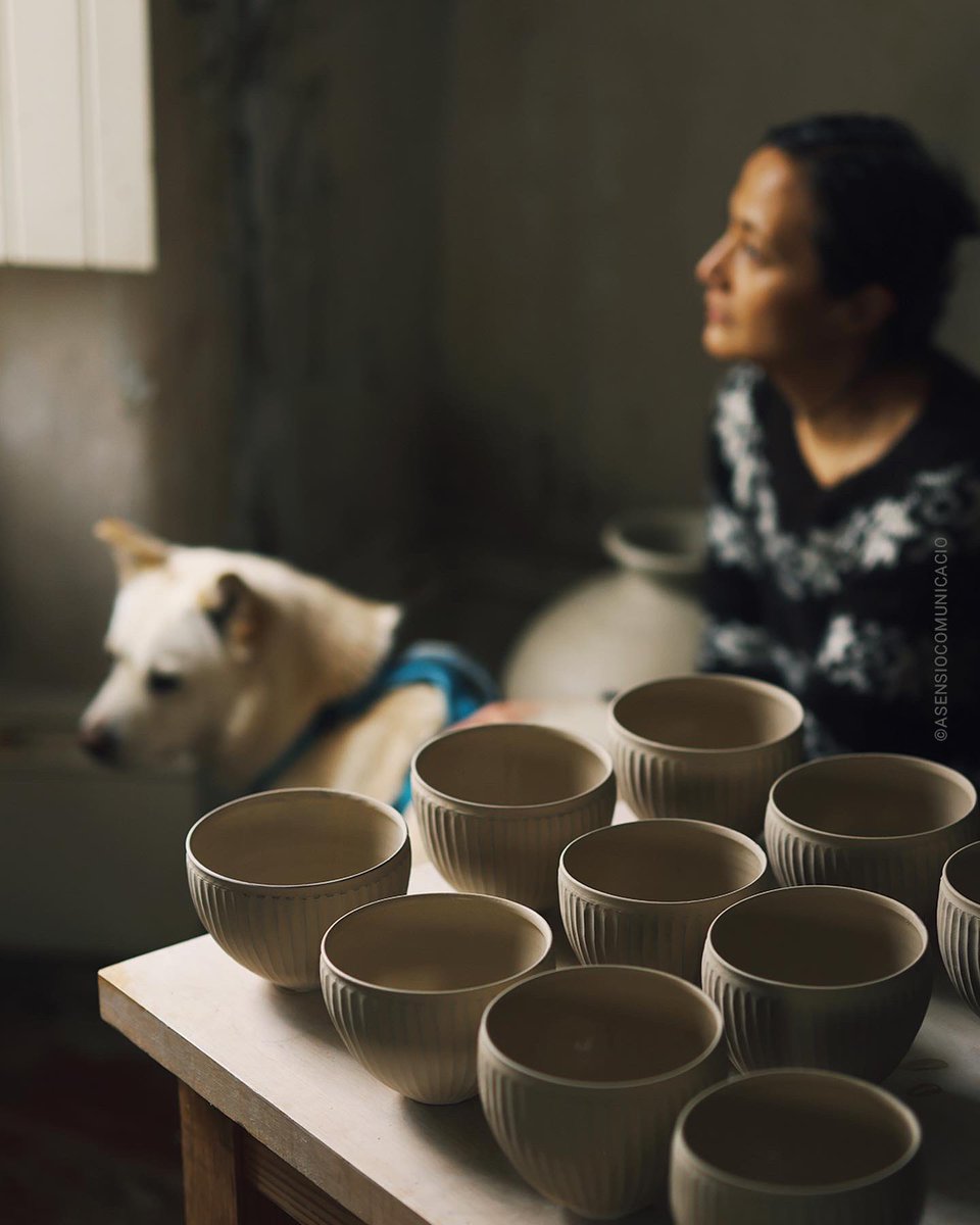 anagamafired's tweet photo. Stills taken by director ©ASENSIOCOMUNICACIO for the Mudthing documentary film ‘Wood Firing with Nancy Fuller’. To view episodes 1 & 2 visit https://t.co/X7ZxxBm2oO #craftdocumentary #craftfilm #pottery #mudthing #nancyfullerpottery #perthshirehour https://t.co/kq22cux6NI