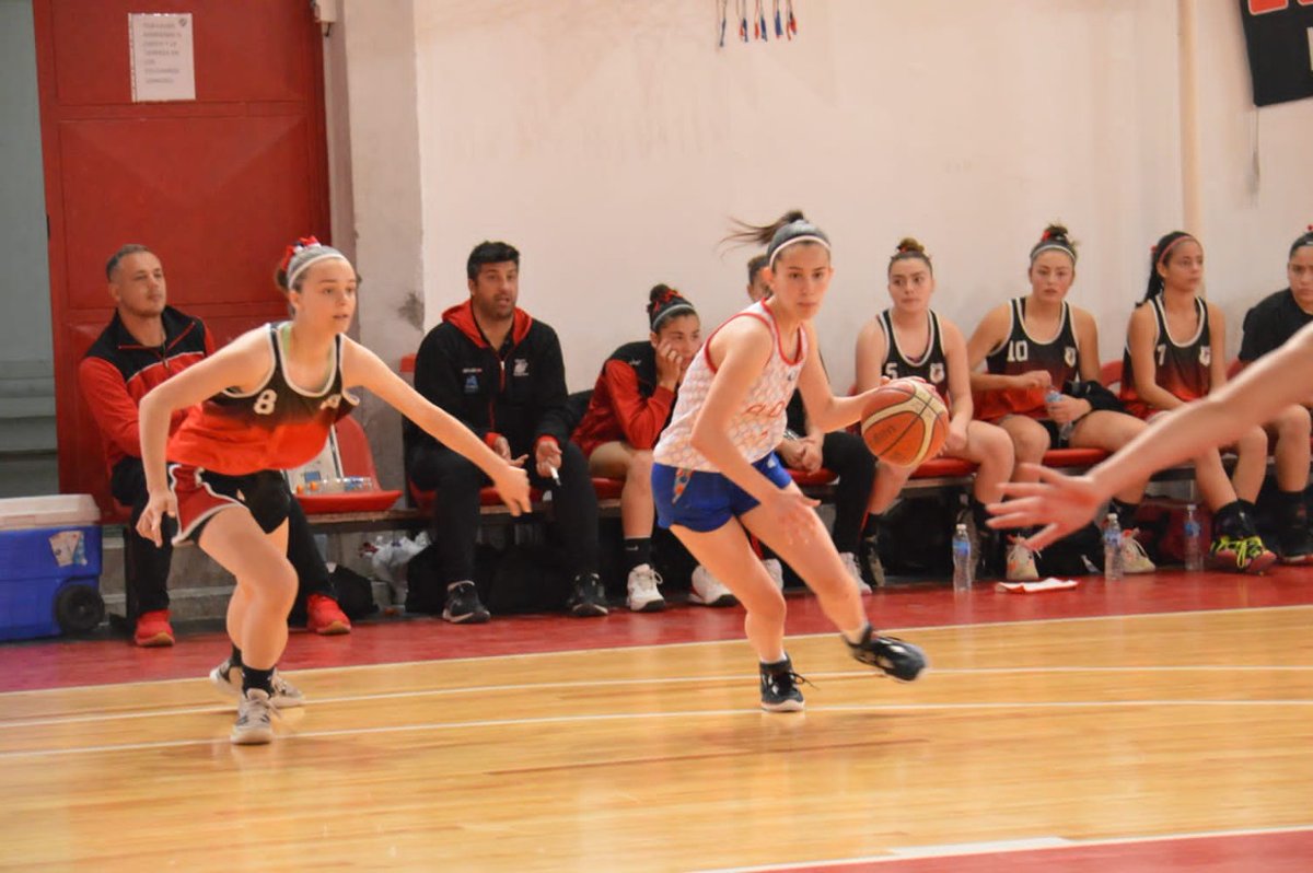 cabboficial's tweet photo. 🏆 ¡Unión Florida es el campeón de La Liga Federal Formativa U15 femenina!

🏀 El equipo de Vicente López se consagró en La Caldera de Neuquén tras vencer 64-38 a Municipalidad de Maipú en la final.

🔥 Sol Depetris, con 19 puntos, fue la goleadora de @cufbasquetok https://t.co/17MingeGo8