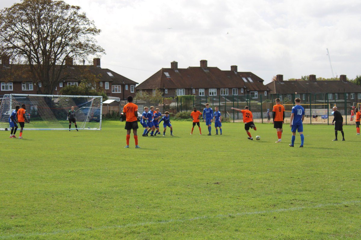 chloe_sib_'s tweet photo. Back at it today with @Chimaira_1s at their match against @FcBeacons at Shooters Hill and what a match it was, both teams played exceptionally! #football #sundayleague #chimaria #shootershill #photography #sport #sportphotography https://t.co/0b0x1Fi3ur