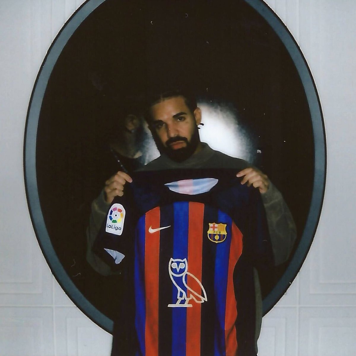 episodessports's tweet photo. Drake has placed a massive bet of €617,467 on Arsenal and Barça to win today against Leeds and Real Madrid. If he wins the bet, he will earn €2.890 million.❗❗

Oof💨💨

#BarcaMadrid #ElClasico #Drake #arsenal #LEDARS https://t.co/YoHl0K5D1d
