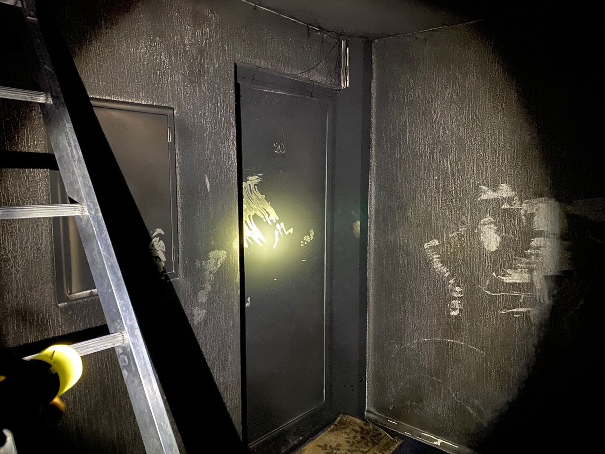 WMFSHighgate's tweet photo. At 6am our teams rescued 2 people via a ladder, led another person to safety from inside and a family of 4 escaped from the 1st floor window. Smoke Alarms save lives - have you checked yours lately? ☎️ 08003895525 for home safety advice. https://t.co/vxAWM5vPTR