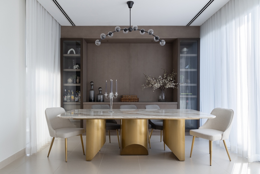 HarfNoonDesigns's tweet photo. ➡️ Swipe to switch off the lights! So gratifying right?!!⁠
⁠
Design @harfnoondesignstudio ⁠

#luxuryliving #diningrooms #interiors #dubaiinteriors #harfnoondesignstudio⁠⠀⁠
#تصميم_داخلي_مودرن #تصميم_داخلي #ديكور #ديكور_راقي #تصميم_دبي #هندسة_داخلية #ديكورات_داخليه⁠ https://t.co/agK6PxnYa6