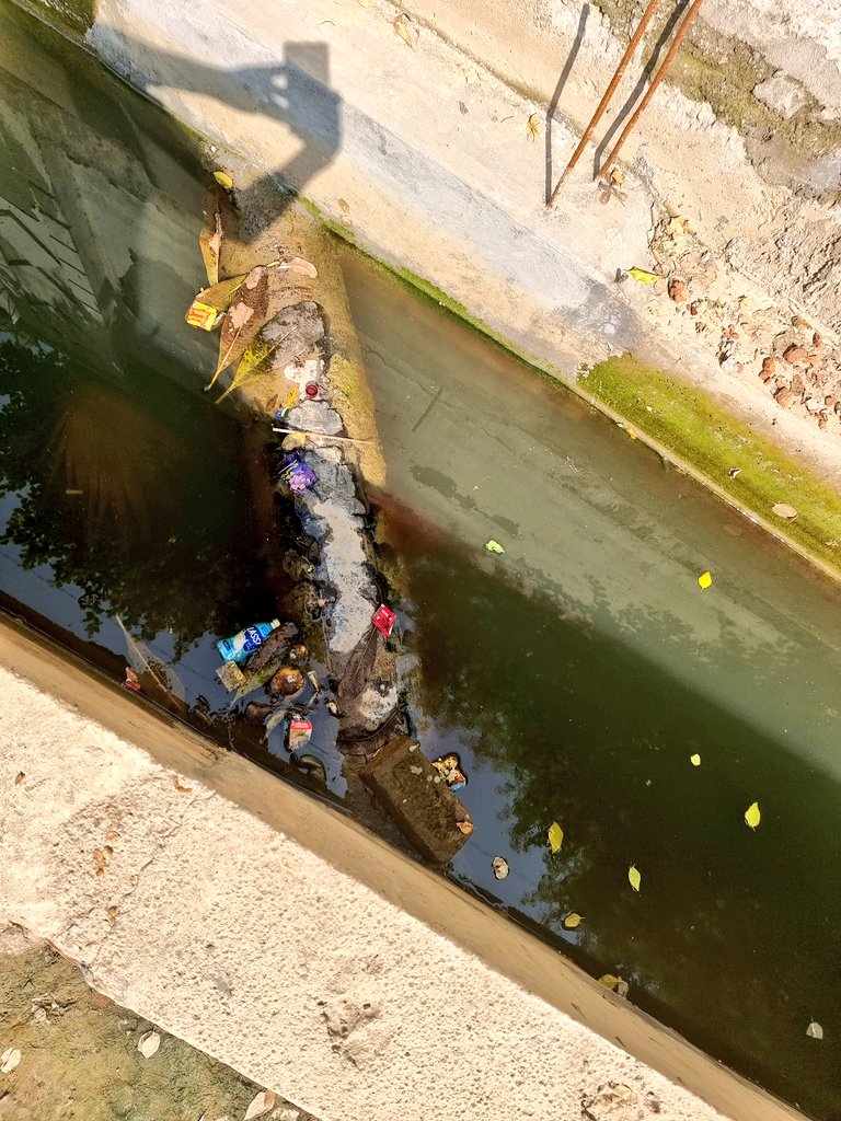 DeepakKumarGBN's tweet photo. Ganga water supply connection of Silicon City, Sector 76 is now inside the sewer line, does authority provides any treatment to stop rusting these types, otherwise it will damage in few months only @CeoNoida @UPSIDA @noida_authority @ASCAOAPH1 @myogioffice @myogiadityanath https://t.co/LcEYvZUazs