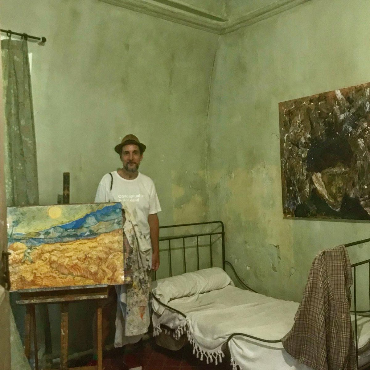 jvrlwg's tweet photo. “Es un paisaje de felicidad extrema, también en colorido. Haría juego con ese estudio del dormitorio que está deteriorado.” Carta a Theo,Mayo 1889). La presencia del aura en cada rincón -casi trescientas piezas- de #StRemy #art #painting #places #vangogh #provence https://t.co/02dKUAedjH