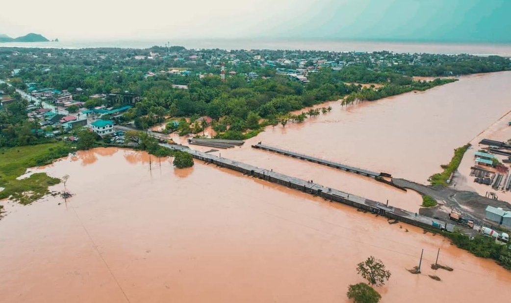 shlaavyy's tweet photo. #CagayanNeedsHelp 
To my buyers, sorry if i can't respond to you quickly this is our situation now. I am hoping for your kind understanding on this matter.
100% of the profit will be donated to help the affected individuals. 
Your shares will be highly appreciated!
KINDLY HELP RT https://t.co/sLtGcvaUEB