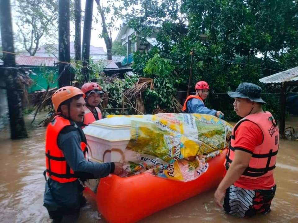 shlaavyy's tweet photo. #CagayanNeedsHelp 
To my buyers, sorry if i can't respond to you quickly this is our situation now. I am hoping for your kind understanding on this matter.
100% of the profit will be donated to help the affected individuals. 
Your shares will be highly appreciated!
KINDLY HELP RT https://t.co/sLtGcvaUEB