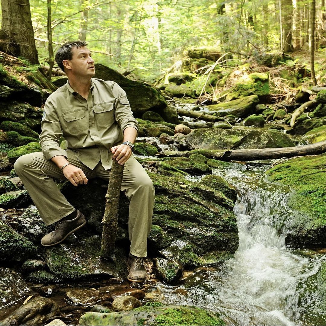 Die bayrische Natur ist der schönste Ort der ganzen Welt. Ich als Anführer des Freistaates #Bayern werde sie für immer schützen!
Aber ohne Greta🤣🤣🤣 #fuckGreta #Benzin #SUV #FCBayern #FCB #Klimawandel #TheMaskedSinger #w1510 #MayerBaumgardner #IranRevolution #benissimo #OpIran