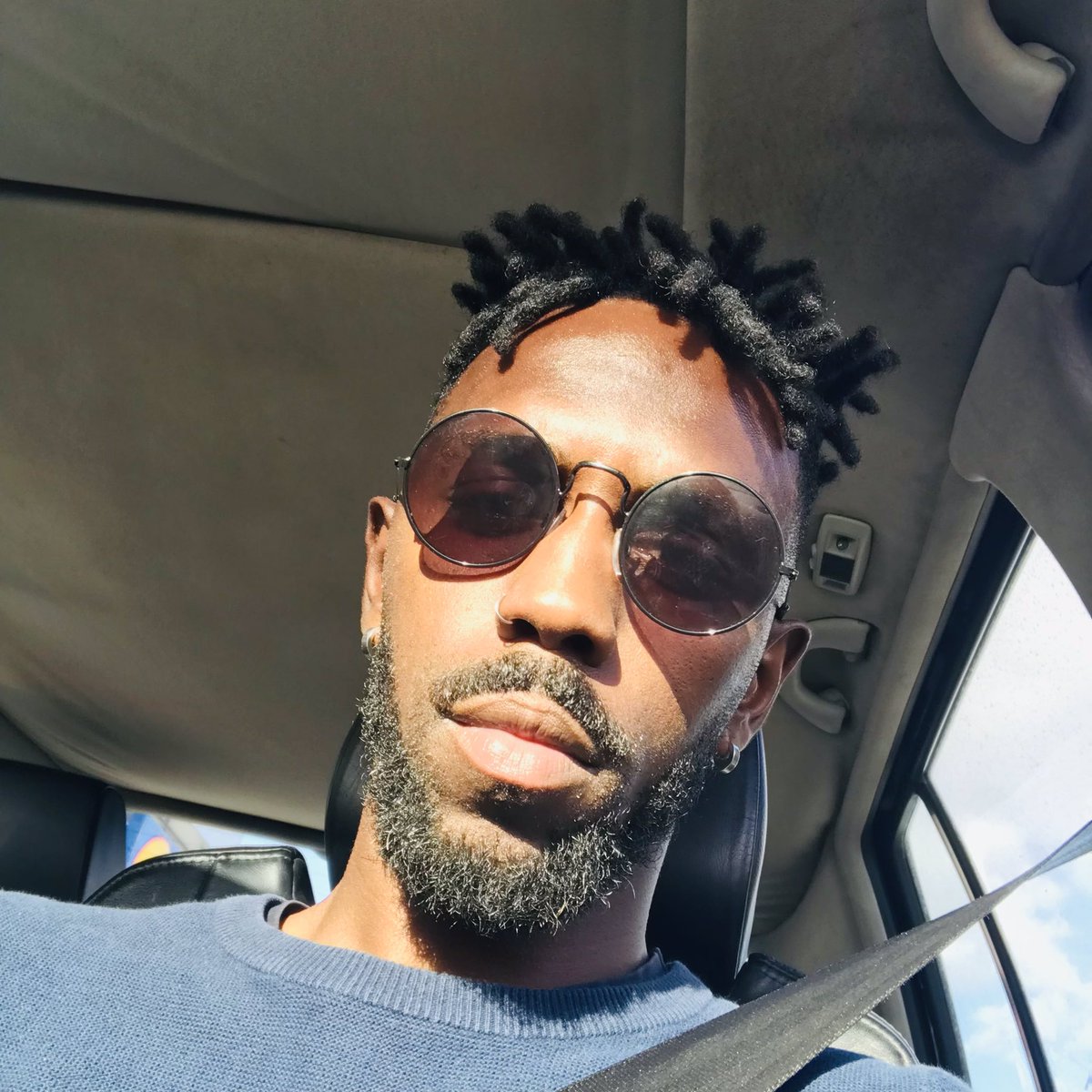 Just movin around with my black skin ⚡️🤙🏾☝🏾🖤