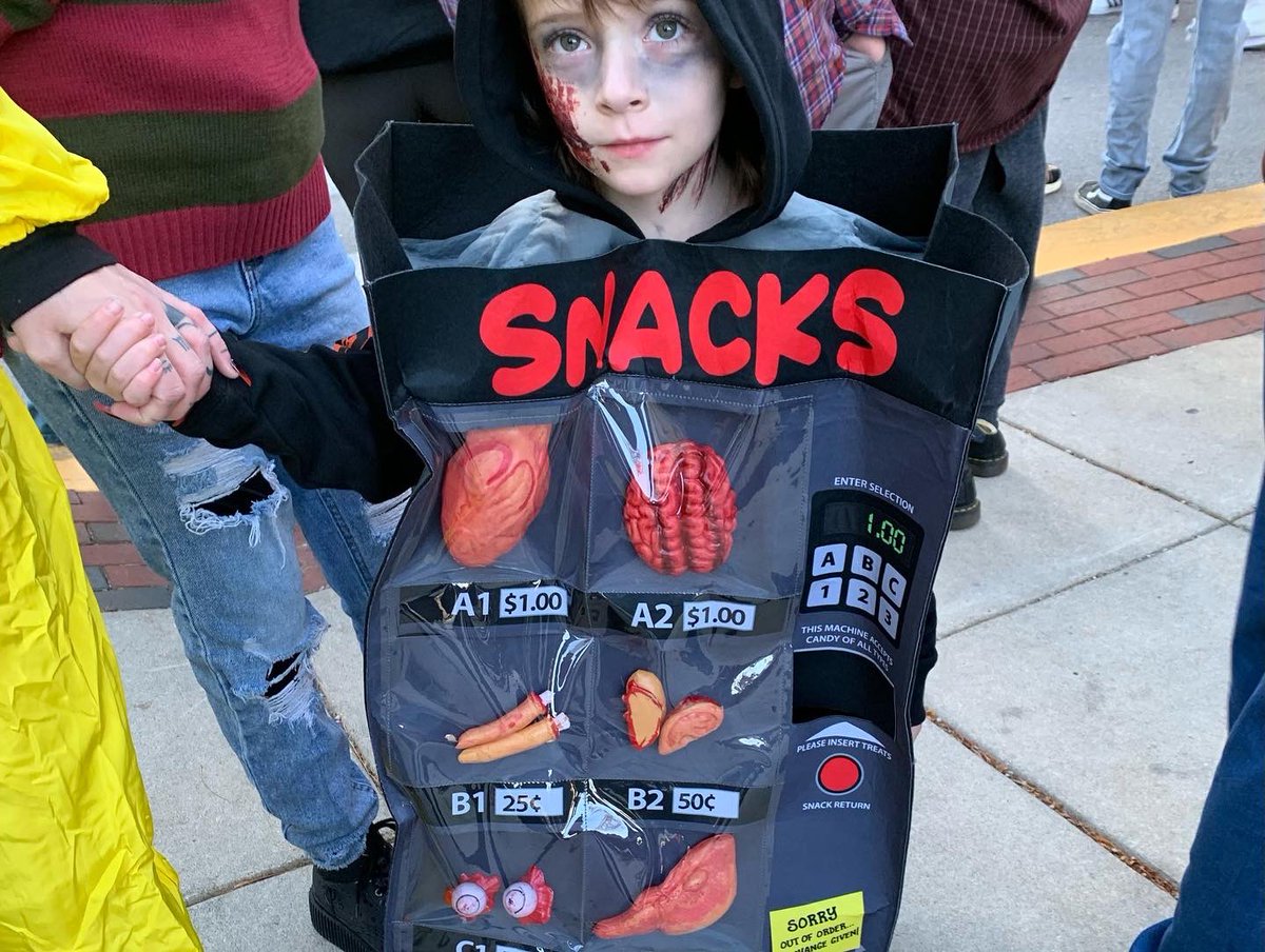 whatzupftwayne's tweet photo. Zombie Walk 🧟‍♂️ #frightnightfw #zombiewalk #DTFW #fortwayne #zombies #whatzupftwayne https://t.co/QilRabGBmr