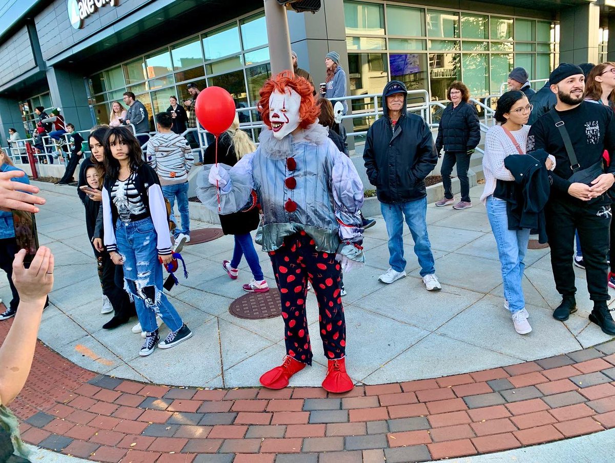 whatzupftwayne's tweet photo. Zombie Walk 🧟‍♂️ #frightnightfw #zombiewalk #DTFW #fortwayne #zombies #whatzupftwayne https://t.co/QilRabGBmr