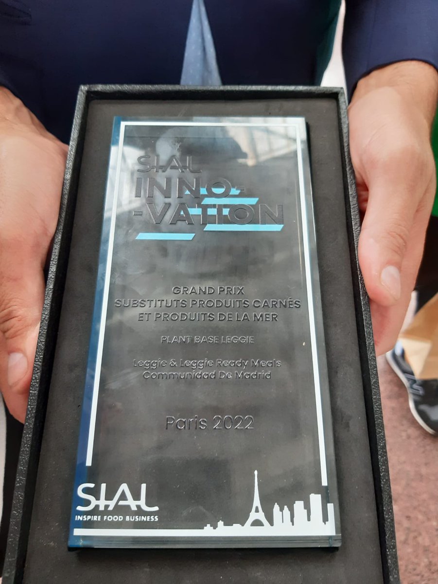 MadridCalidad's tweet photo. Acto de entrega del premio SIAL INNOVATION al producto #Leggie de #MRM en @sial_paris, #París. 
Del 15 al 19 octubre 2022. https://t.co/aGuZzivvkO