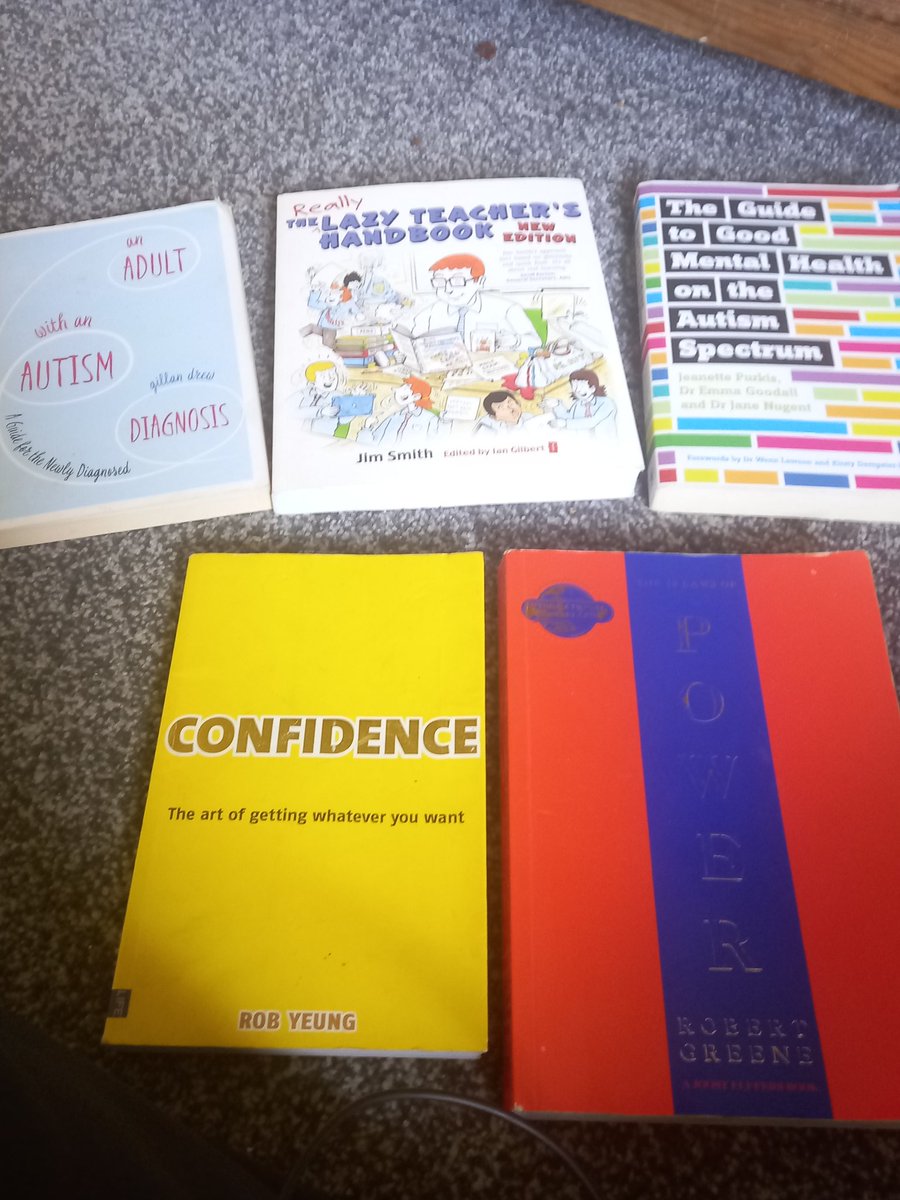 MatthewJFowler's tweet photo. Sunday is for studying people the idiot box aka the TV is off and my eyes are on reading some of these. 

#AlbinoAmbtion 

Let's go https://t.co/laHNXPaWmh
