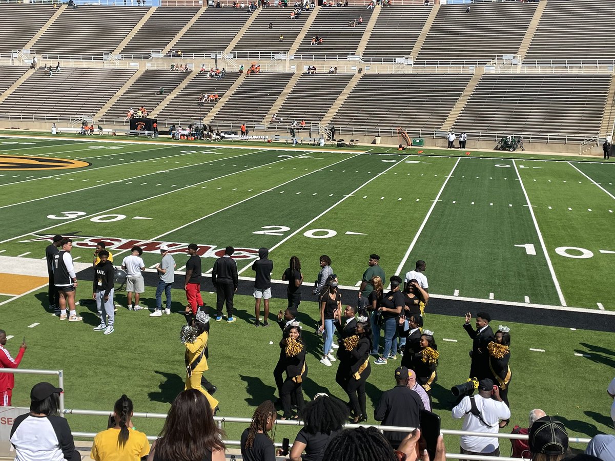 tlmathious's tweet photo. @NickMathious92 Unofficial visit to @Grambling1901 @GSU_TIGERS  @GSUFootball01 to witness @theswac in action @FAMU_FB @FAMUAthletics #GramFam #Rattlers @hillgrovesports @HgroveFootball https://t.co/ReFRDycUuH