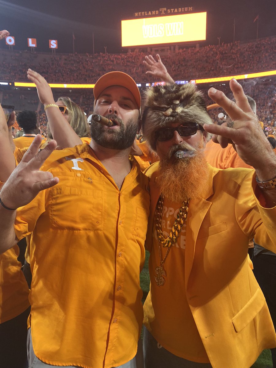 jmccann02's tweet photo. @coach_hyatt beers on me at Corporate Ladder. Jalin is forever a legend in Knoxville. Meet you back in Palmetto. #GoVols https://t.co/DLVHLUnVjE