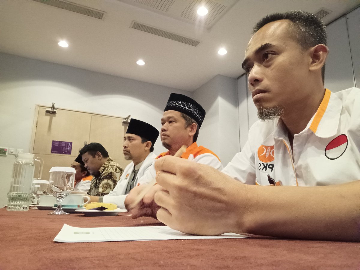 Disini tidak untuk bersenang senang namun berjuang mencurahkan semua energi dan fikiran bersama Partai Keadilan Sejahtera untuk nasib masyarakat Indonesia kedepan jauh  lebih baik dari saat ini.... 

#dewanpakarpks #pks #partaikeadilansejahtera