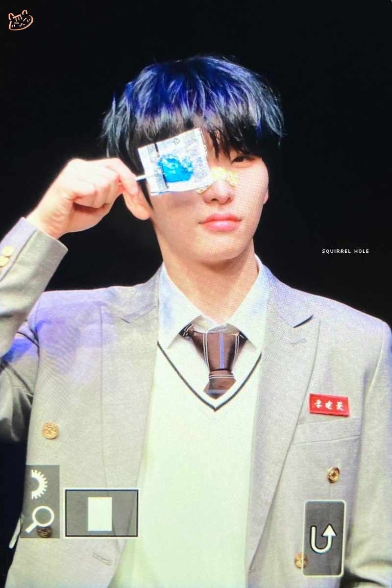 SquirrelHole67's tweet photo. 221016 에버라인 팬싸 프리뷰

🩹🎸

#서호 #SEOHO #원어스 #ONEUS https://t.co/ucIWAAVpgC
