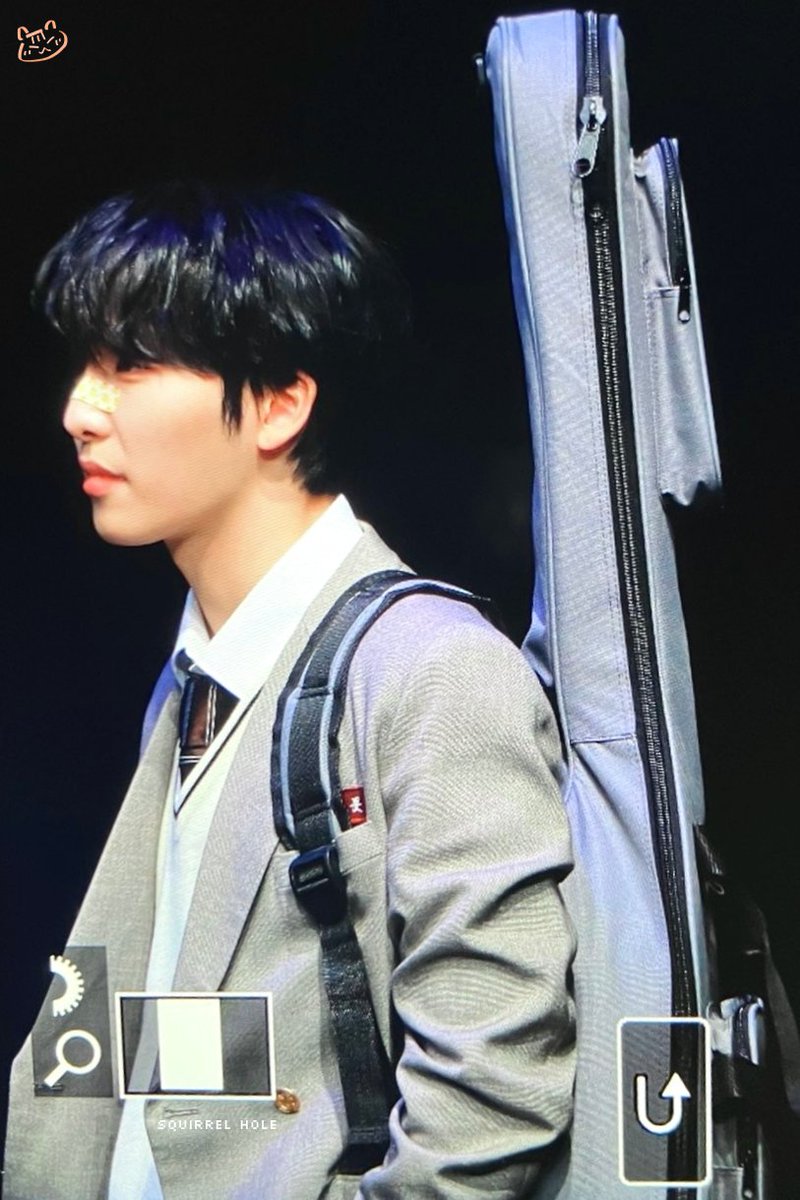 SquirrelHole67's tweet photo. 221016 에버라인 팬싸 프리뷰

🩹🎸

#서호 #SEOHO #원어스 #ONEUS https://t.co/ucIWAAVpgC