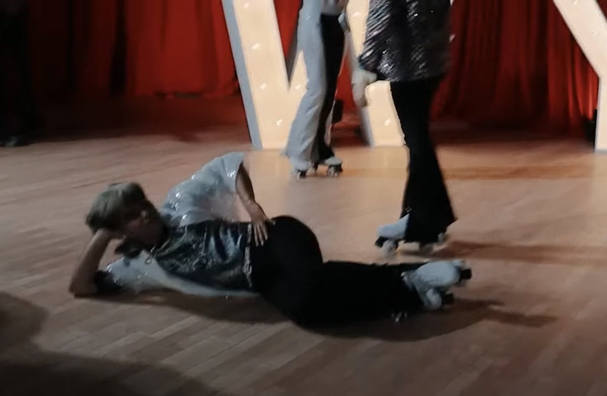 sb19echoes's tweet photo. Yung totoo, dati ka bang Miss Universe contestant??? Praktisado na naka posing pag namamali ng bagsak e. Hahahaha

A'TIN STATIONHEAD DAY 
@SB19Official #SB19      
#WYATTheMakingFilmEP04

#STANWORLD #SWUnionWarmUp
#SB19_PABLO @imszmc https://t.co/SrCbVUDNqa