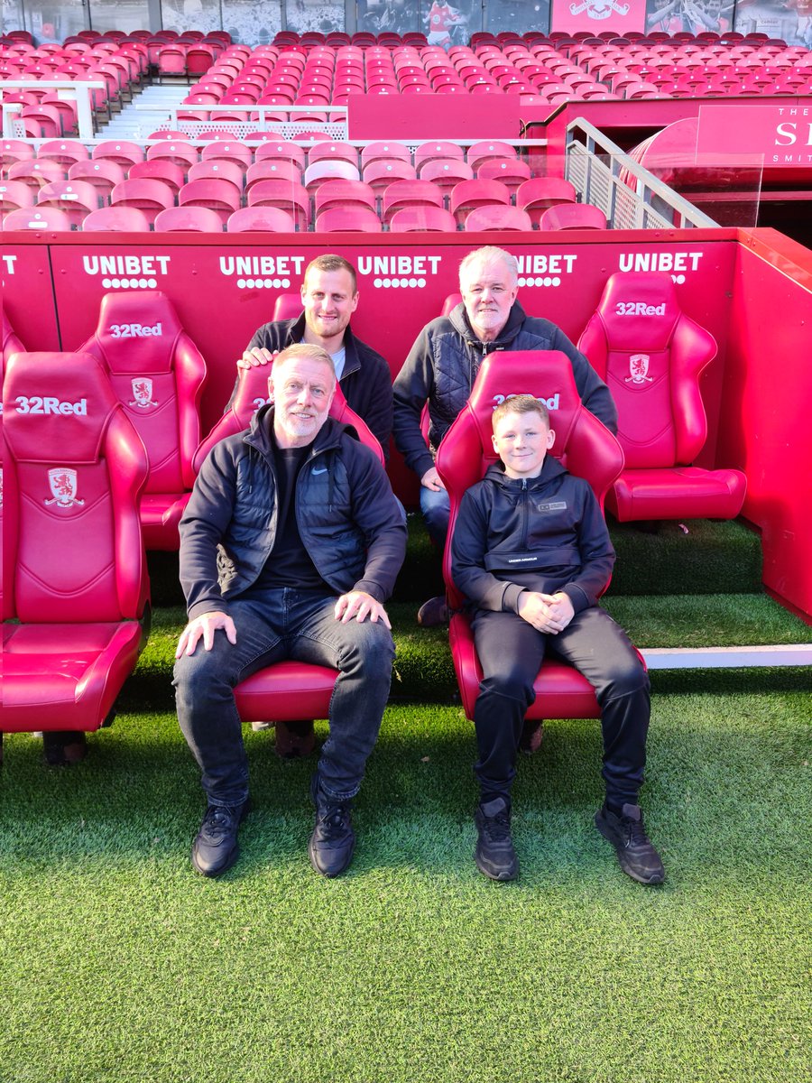 Reece with <a href="/Boro/">Middlesbrough FC</a> legends yesterday during #RoaryOnTheRun at The Riverside for <a href="/PeakAid/">Peak Aid</a> 
Big thanks guys <a href="/GaryPallister/">Gary Pallister</a> <a href="/higs8/">Craig Hignett</a> <a href="/BigWheatz31/">David Wheater</a> We had a great day.