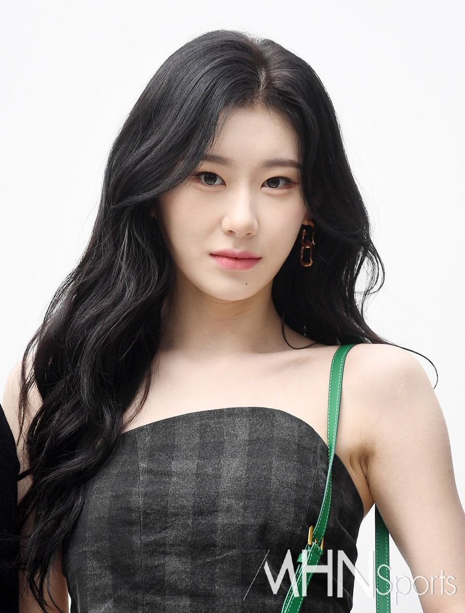 chaernyeong's tweet photo. Even breathaking every day by day, everyone's dream girl who shall bloom her grace in every distinct season and occasion I am. Clad in exquisite splendor sure has always be a way for me to captivate literally anyone's interest, and I will always doing it as much as I want! https://t.co/znRQz3hoQ3
