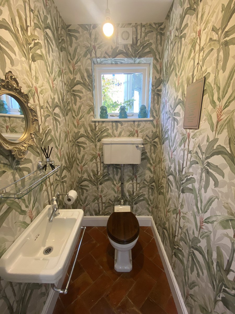 DecoratorsCmc's tweet photo. Busy times but lovely work !! #dulux @DuluxDecCentre https://t.co/e8h8Pb8Uie
