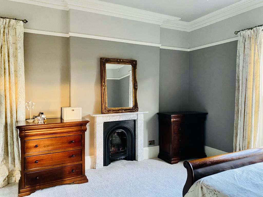 DecoratorsCmc's tweet photo. Busy times but lovely work !! #dulux @DuluxDecCentre https://t.co/e8h8Pb8Uie