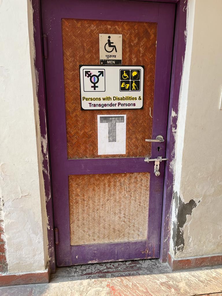 mrcinvesting's tweet photo. Toilet at Dilli Haat for Transgender Persons and Persons with Disability. 
I wish it was also kept open! 
@tourism_delhi @LtGovDelhi @CMODelhi @drsitu 
#Delhi #Transgender #Toilet #accessibleIndia https://t.co/eOpFa6tTr7