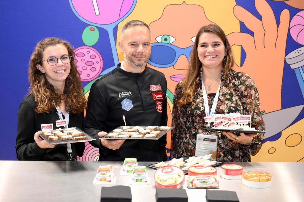 ANIA_FRANCE's tweet photo. 📆 #SIAL2022 J2 ! Aujourd’hui sur le stand @TasteFrance_EN 5AL006:
-3 conférences @sopexa_agency @FrancoiseGorga @businessfrance @Ynsect
- 2 start-up #Yofi @labelvie_bio
- 4 dégustations #Coopenoi #Barnier #MaisonPotier #Magm
👉Programme https://t.co/LY71KqmPey
#TasteFrance https://t.co/Tp4PiBJXvz