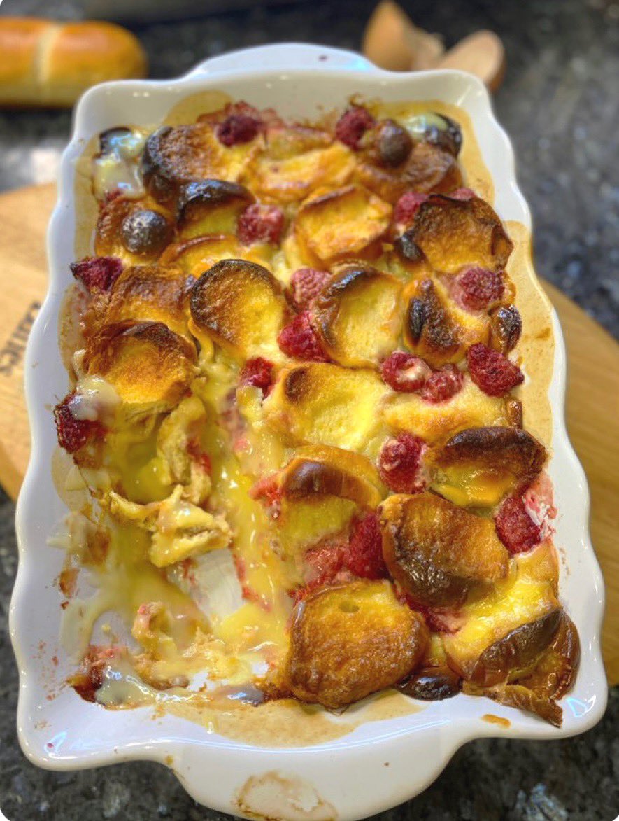 Alex_Hollywood1's tweet photo. Gooey indulgent White chocolate & Raspberry Brioche pudding.. the tough question is - cream? custard? Or ice cream ? โฆ Recipe from my book #cookingtonight
#roastdinner #sundaylunch https://t.co/j6UtBiNoaK