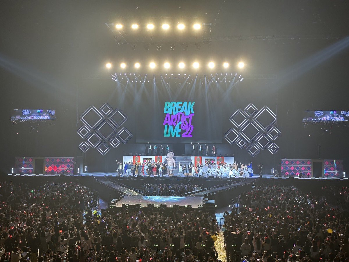 narumi_desun's tweet photo. 有吉の壁ブレイクアーティストライブ2022にて、芸人ダンス指導をさせて頂きました！！こんな貴重な経験をさせて頂き感謝しております🙏✨✨
また呼んで頂けるようにこれからも頑張っていきます🔥🔥 https://t.co/PCaHMJZT5E