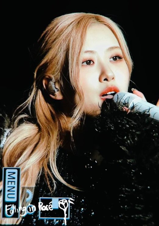 FALLING IN ROSÉ tweet media
