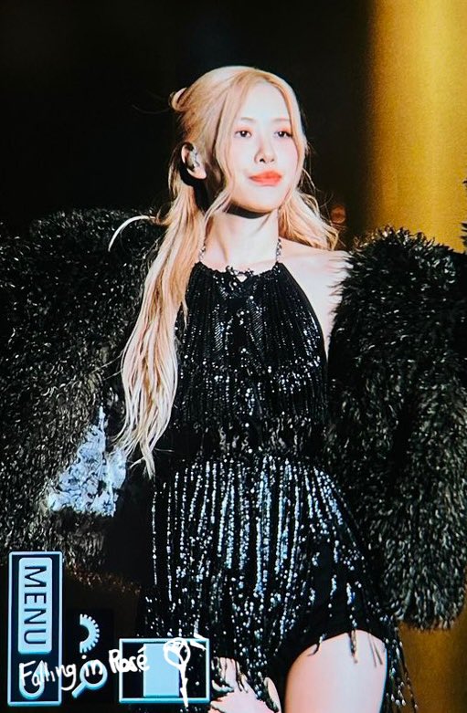 FALLING IN ROSÉ tweet media