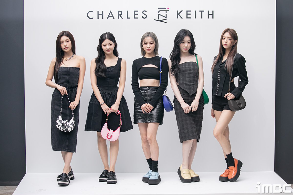 chaernyeong's tweet photo. The all time stunner of Charles &amp; Keith, surely a sense of perfection that remain untouchable no matter how many days has passed. Rocking in elegance and simplicity as we speak for the whole appeal, bet some of you stoled a beginning to drop a jaw real hard. https://t.co/wCskjtYicy