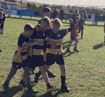 somertonrfc's tweet image. Another amazing morning of junior rugby for 170 children aged 4-12 as we hosted our good friends from North Petherton RFC.  Lots of fun and good competition in the sun.  Thank you to all the coaches from both clubs and our amazing volunteers who BBQ’d 200 hot dogs!  💛💙👏🏉🌭