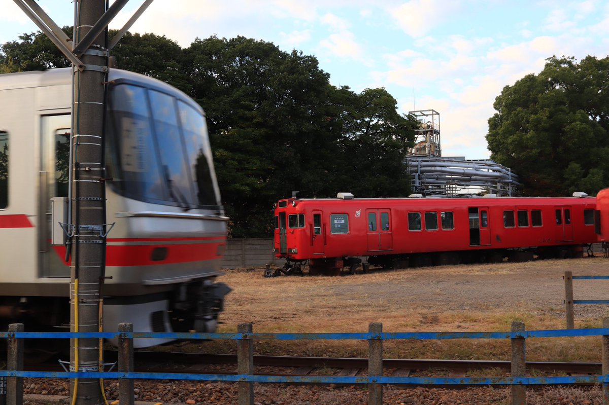 takumarupost's tweet photo. 名鉄6028廃車 解体へ
撮影2022/10/16
名鉄築港線 東名古屋港-大江
約41年間活躍した6000系
6028 ありがとう。お疲れ様。
#6000系
#6028f
#廃車
#ありがとう6028 https://t.co/qDVLKgZTYk