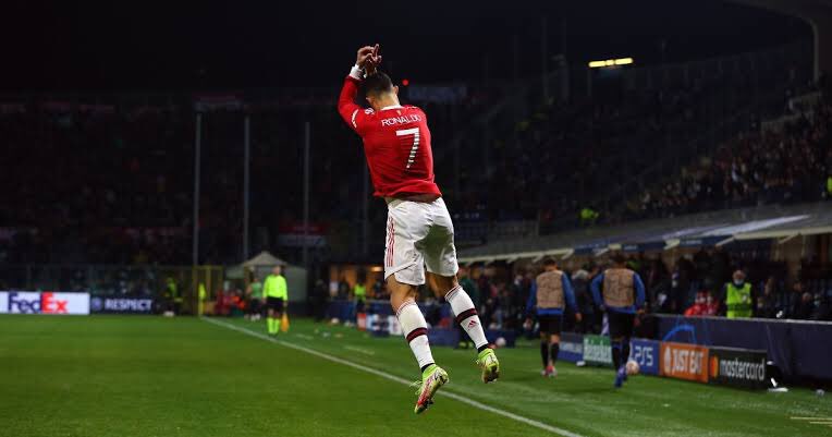 Ronaldo_Admire's tweet photo. @ManUtd @D_DeGea Need Ronaldo to do the SIU today, it’s been way too long

#Ronaldo #MUNNEW #MuFC
 https://t.co/M5uAWUndYp
