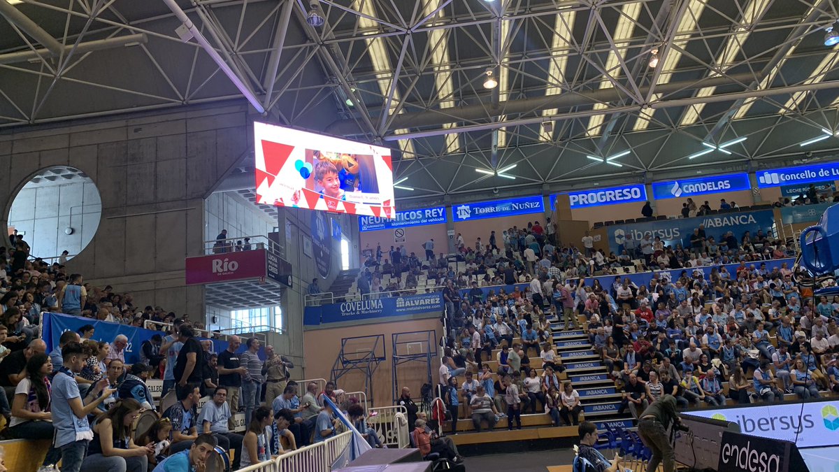 Parabens no Pazo con <a href="/arenalperfumes/">Arenal Perfumerías</a> manda as tuas fotos a veobreo.es #forzabreo <a href="/CBBreogan/">Río Breogán</a>