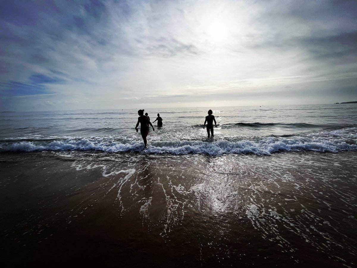 Sunday morning sea swim club! It’s starting to get 🥶

#seaswim #coldwaterswimming #runrecovery #sanbanks #sundayvibes