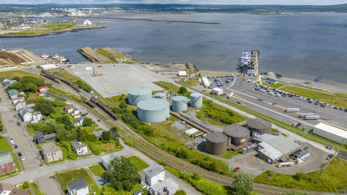 PortSaintJohn's tweet photo. What do these photos have in common?
Food! Today is #WorldFoodDay -  the food industry &amp; initiatives that help feed our region are both so important to us. Our VP Engagement &amp; Sustainability, Paula Copeland, speaks to these topics in an @aivp_net article: https://t.co/XKmNZ7QikT https://t.co/MNQxuV1eTk