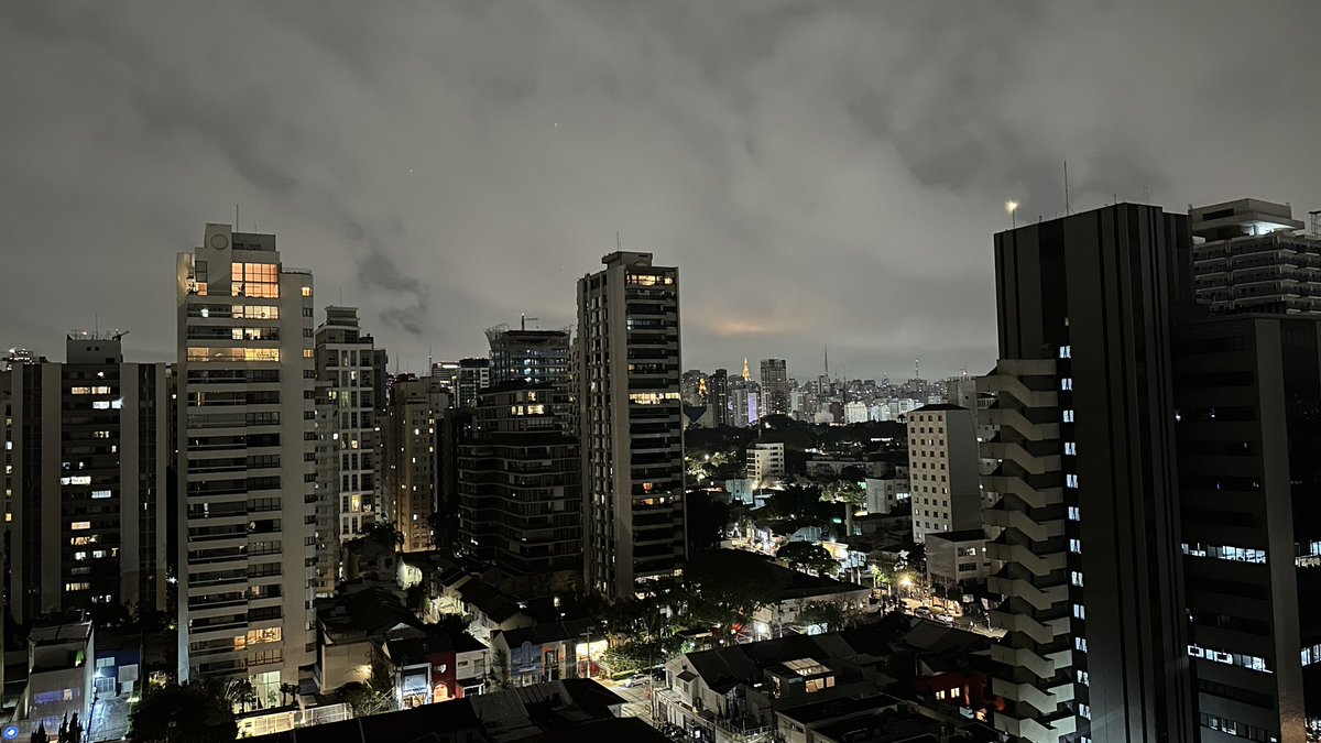 Schnellus's tweet photo. Welcome to #sãopaulo. What a city. 20+ million people, one of the top 5 biggest cities in the world. Crazy to be here. And we have planned awesome meetings with our #modernworktour and are booked out 🤯🥳🙈🤓 https://t.co/CMIVug5qNa