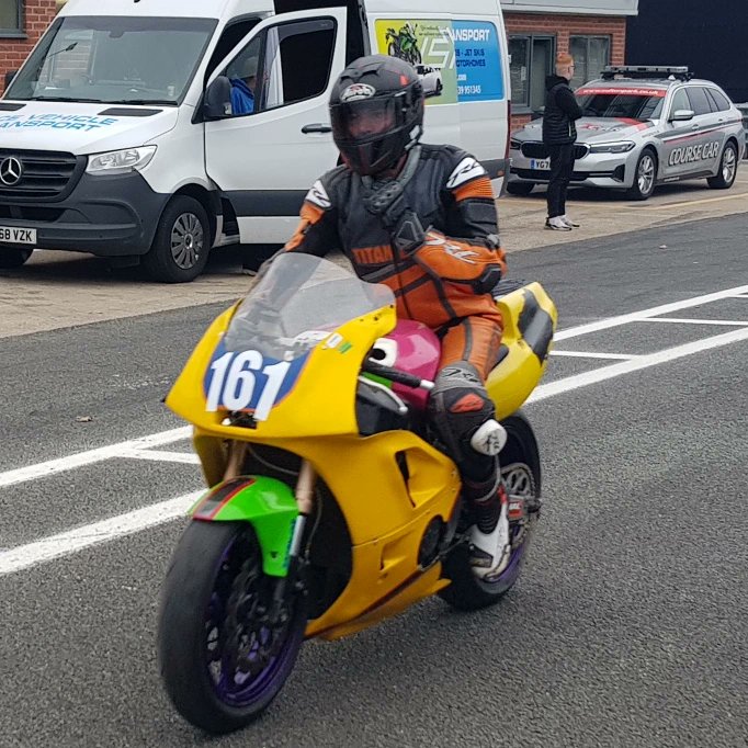 PobsportRacing's tweet photo. #kawasakizxr400 #kawasaki #zxr400 #racebike #trackbike #freshbuild for sale. 
Dm for spec 

Full Spec £3250 or lesser spec is £2750. 
Either way, a really nice bike. Just suspension and brake options can change to suit budget https://t.co/4SWwGDP58O