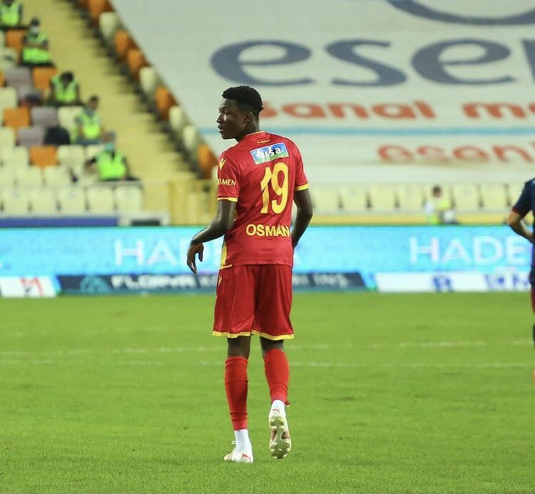 Yeni Malatyaspor’un 2000 🇬🇭doğumlu santraforu Haqi Osman muazzam bir maç çıkarttı. 3 gol attı 2 tanesi VAR’dan döndü. 2.attığı gol bireysel yeteneklerle geldi harikaydı. Atletik yapısı ve hızıyla dikkat çekiyor.   Bu maçtan sonra daha dikkatle takip etmek lazım..