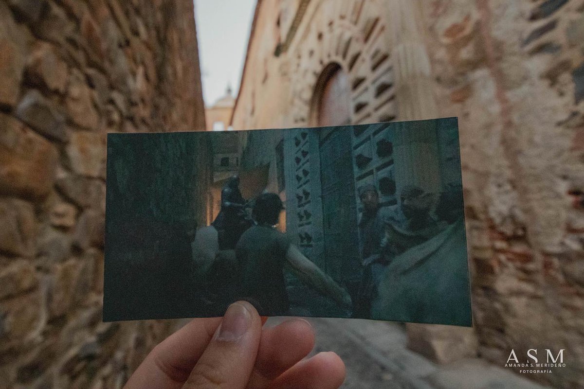 Hace un año, sobre estas fechas, se rodaron en Cáceres y en Trujillo algunas escenas de LA CASA DEL DRAGÓN 🐉 y, para recordarlo, he recorrido algunas de las calles en las que estuvieron en el primer y cuarto capítulo de la serie.
(parte 1) 
#HouseOfTheDragon <a href="/Ayto_Caceres/">Ayuntamiento Cáceres</a>