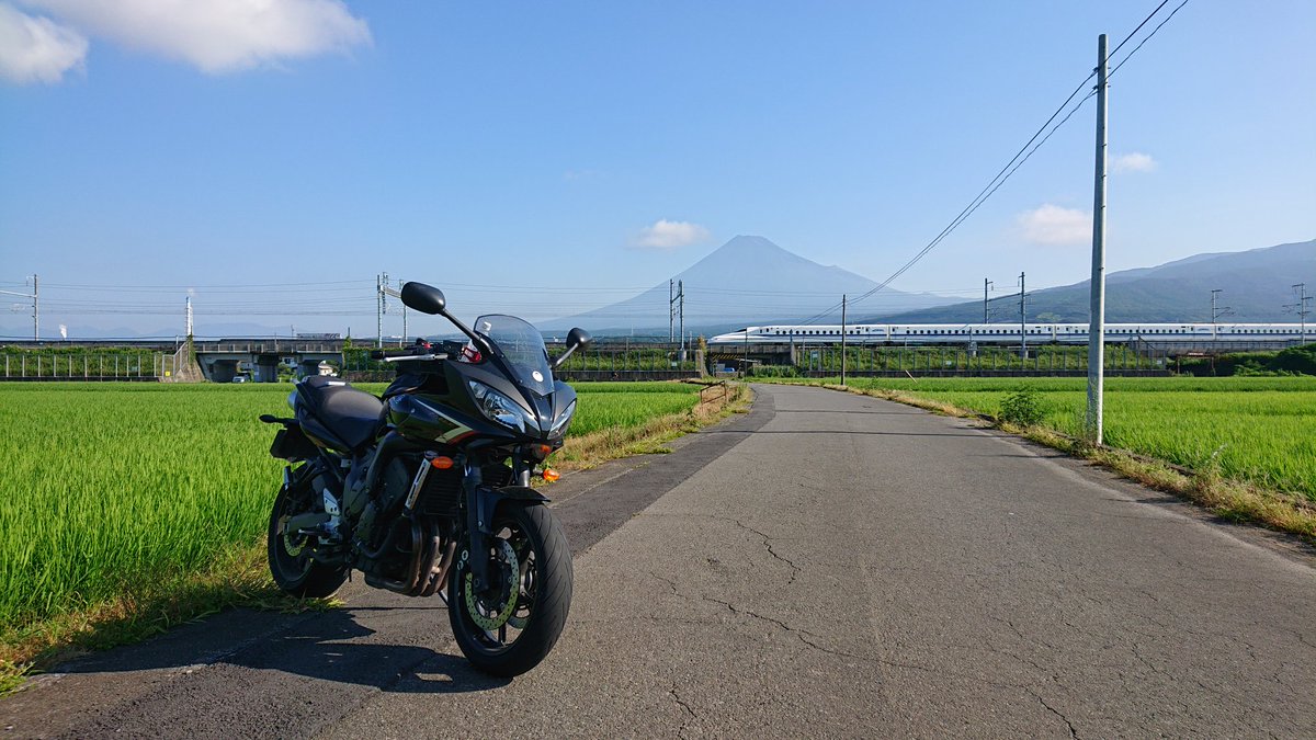 kensuko6919's tweet photo. #バイク乗りとして軽く自己紹介 
名前  けんスコ
年齢  お兄さん
住み  愛知県豊田市の山の方
愛車  スーパーカブ110、FZ6

ツーリング先で旅人をナンパして楽しんでます(老若男女)
#バイク女子とスノボ女子と遊びたい 
#野郎はお腹いっぱい https://t.co/eim0M2zRGx